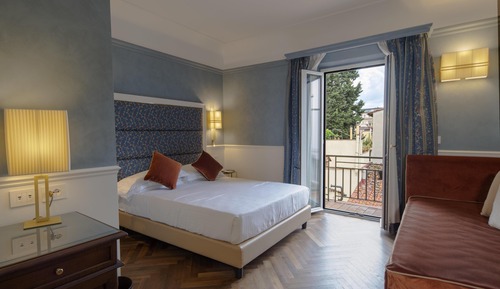 Habitación triple, balcón