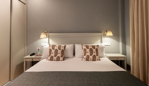 Suite junior, 1 cama de matrimonio grande con sofá cama, vistas al jardín