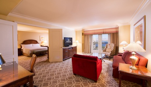 Signature King Suite/ Roll in shower