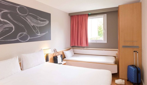 Habitación familiar doble (1 double bed and extra bed)