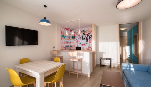 Apartamento familiar (4 Adults + 2 Children)