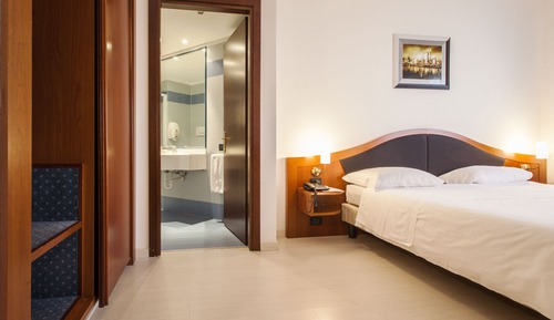 Habitación estándar con 1 cama doble o 2 individuales