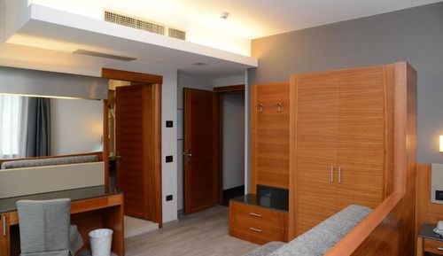 Suite, 1 cama de matrimonio grande, balcón (with Sofabed)