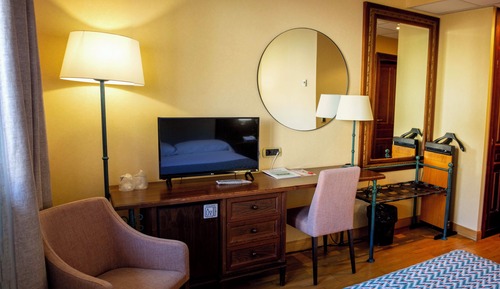 Habitación básica con 2 camas individuales