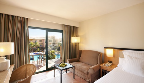 Habitación doble superior, vistas a la piscina