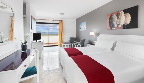 Estudio, vistas al mar (2 adults and 1 child)