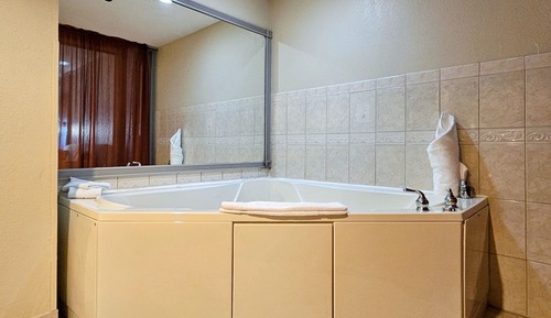 Suite, 1 cama de matrimonio grande (Additional Living and Dining Area)
