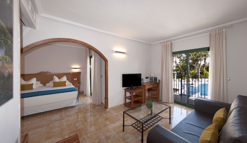 Suite junior, vistas a la piscina