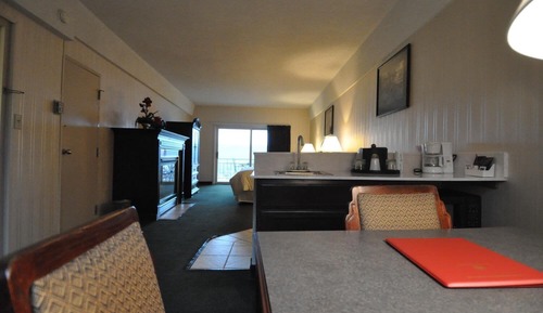 Suite, 1 King with Jetted Tub and Panoramic  River View (Fireplace)