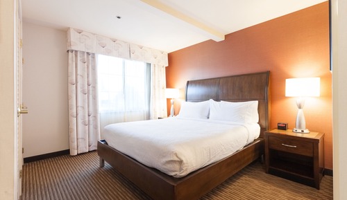 Suite con cama matrimonial grande