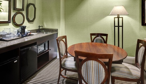 Suite, 1 cama de matrimonio grande con sofá cama (Wet Bar)