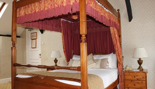 Habitación (Four Poster)