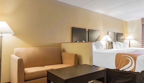 Suite, varias camas, no fumadores (2 Queen, 2 Person Sofa Bed)