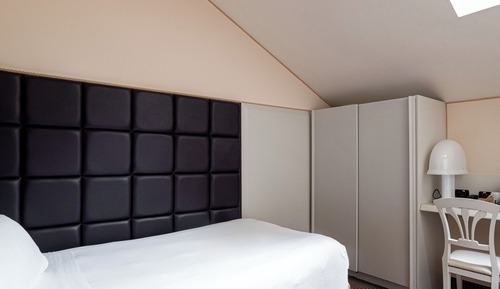 COMPACT ROOM