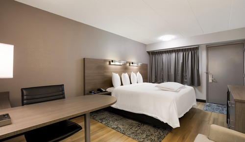 Habitación Premium, 1 cama de matrimonio grande (Upgraded Bedding & Snack, Smoke Free)