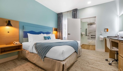 Suite, 1 cama de matrimonio grande con sofá cama, no fumadores (Roll-In Shower)