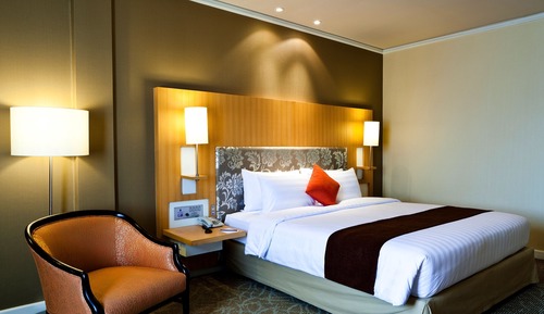 Habitación superior con 1 cama doble o 2 individuales, vistas a la ciudad