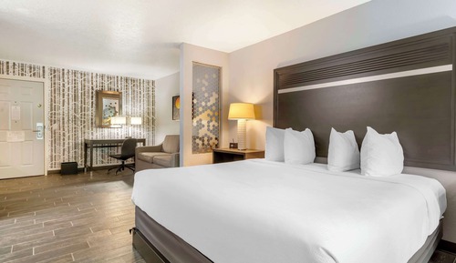 Suite, varias camas, balcón, en esquina