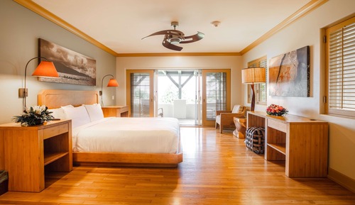 Estudio, 1 cama de matrimonio grande, vistas parciales al mar