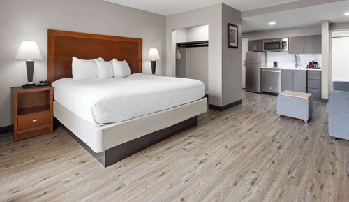 Habitación superior, 1 cama de matrimonio grande con sofá cama, no fumadores (Kitchenette)