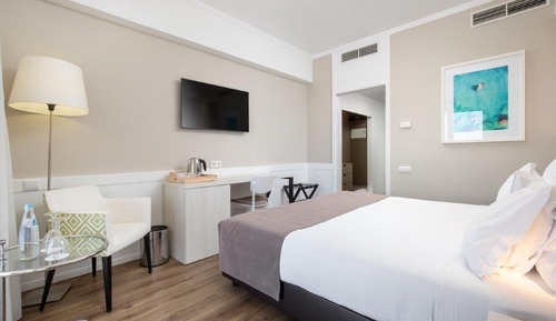 Habitación con 1 cama doble o 2 individuales, vistas al puerto deportivo (2 adults)