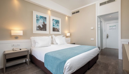 Habitación estándar con 1 cama doble o 2 individuales, vistas a la ciudad (1 adult)