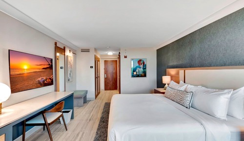Habitación estándar, 1 cama de matrimonio grande, vistas a la piscina (King Pool View Accessible)
