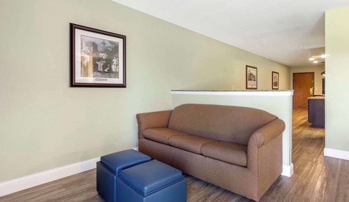Suite, 1 cama de matrimonio grande, junto a la piscina (with Sofabed, Full Kitchen)