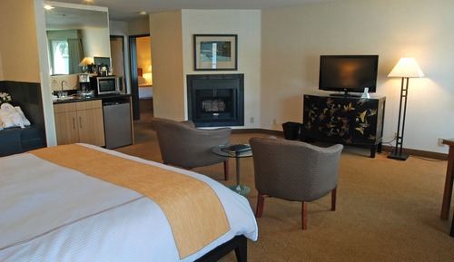 Suite, balcón, vistas al río (1 King & 1 Queen Bed, No Pets)