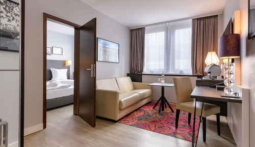 Suite junior, 1 cama doble (private bathroom with shower and tub)