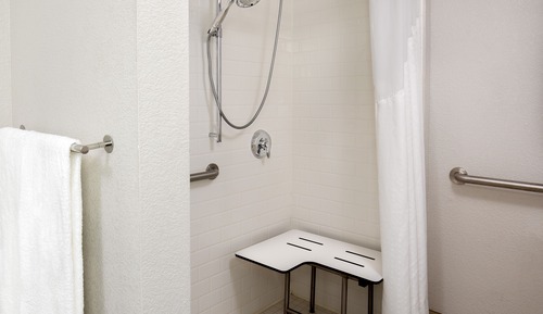 Suite, 1 cama de matrimonio grande, accesible en silla de ruedas (Communications, Roll-In Shower)
