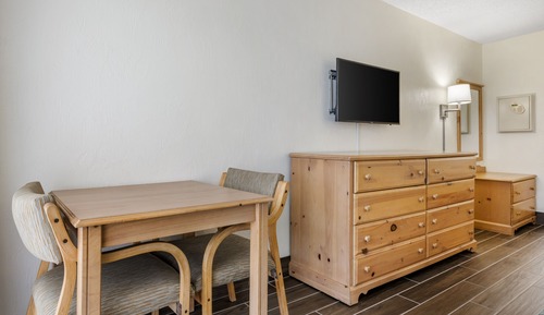 Habitación estándar, 2 camas de matrimonio, vistas parciales al mar, planta baja