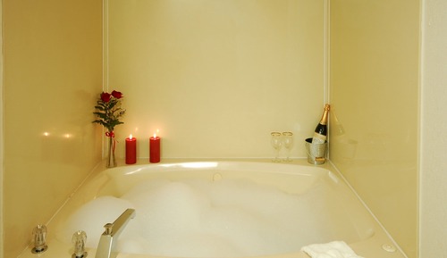 Habitación estándar, 1 cama de matrimonio grande con sofá cama, bañera de hidromasaje