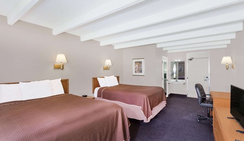 Habitación estándar, 2 camas de matrimonio, frigorífico y microondas