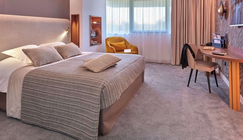 Habitación Premium, 1 cama de matrimonio grande, no fumadores, vistas al campo de golf (Larger Room)