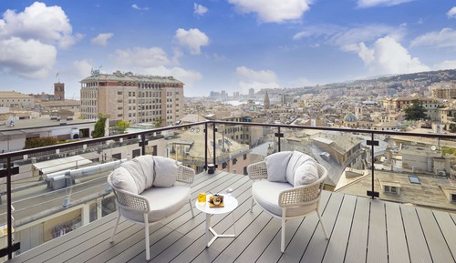 Suite junior, varias camas, no fumadores, vistas a la ciudad