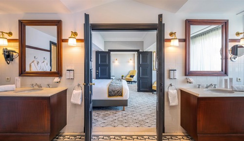 Suite Signature, 1 cama de matrimonio grande, bañera de hidromasaje (Warwick)