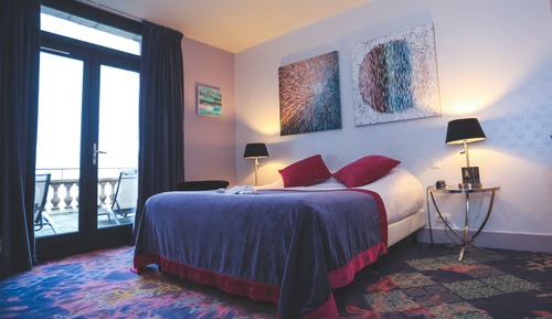 Habitación superior con 1 cama doble o 2 individuales, vistas al río