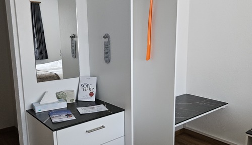 Habitación estándar con 1 cama doble o 2 individuales, vistas a la montaña