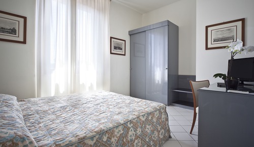 Habitación estándar con 1 cama doble o 2 individuales