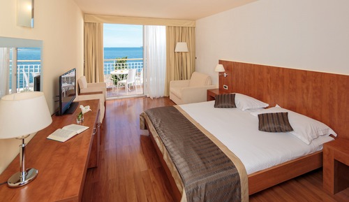 Premium room with balcony, Sea side, Extra bed