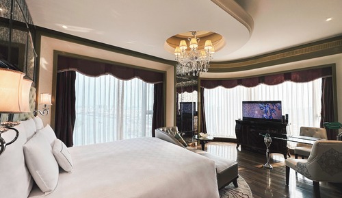 Grand Deluxe King, Free Minibar, City or River View