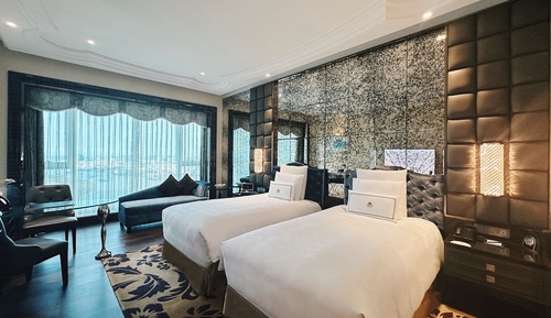 Deluxe Twin, Free Minibar, City or River View,