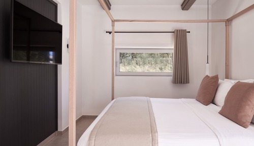 Honeymoon Suite with Hot Tub