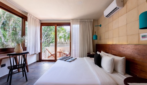 Habitación estándar doble, 1 cama de matrimonio grande, no fumadores, vistas al jardín