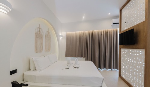 Suite estudio estándar, 1 cama de matrimonio con sofá cama, vistas a la piscina