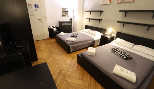 Habitación cuádruple básica, baño compartido