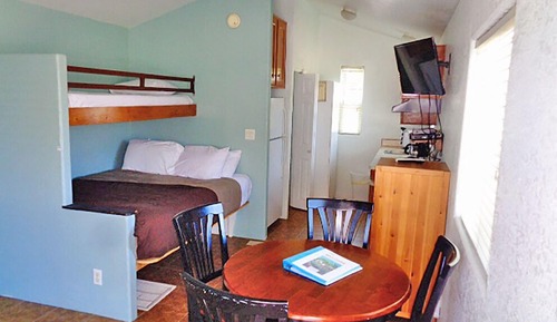 Cabaña, 1 habitación, cocina básica (No Pets, Linens not included)