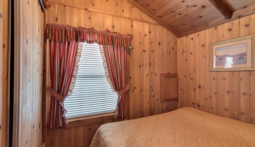 Cabaña, 1 habitación, cocina básica (Pets OK, Linens Included)
