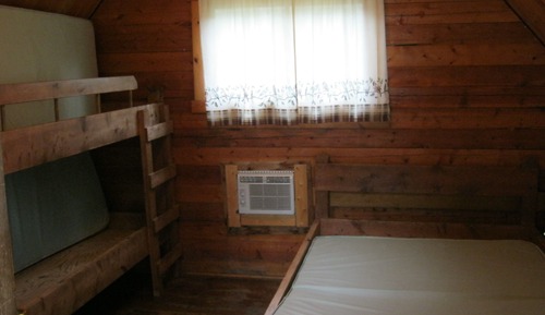 Cabaña, no fumadores, cocina básica (Linens Not included)